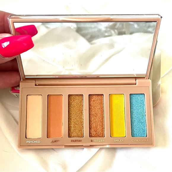 Urban Decay Smiley Naked Mini Eyeshadow Palette Mucho Happy, New in Box! - Picture 5 of 7